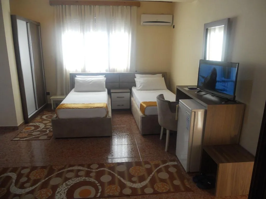 QUADRUPLE SUPERIOR Room, Onorato Hotel, Kavaje