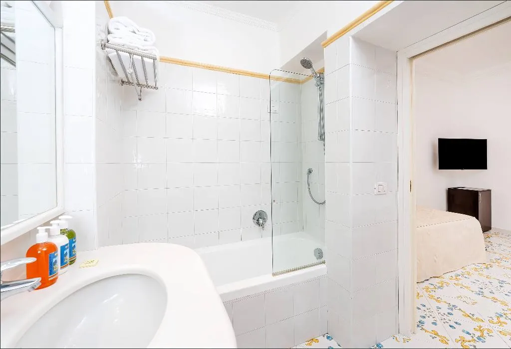 TRIPLE COMFORT Room, Hotel Syrene Capri, Naples