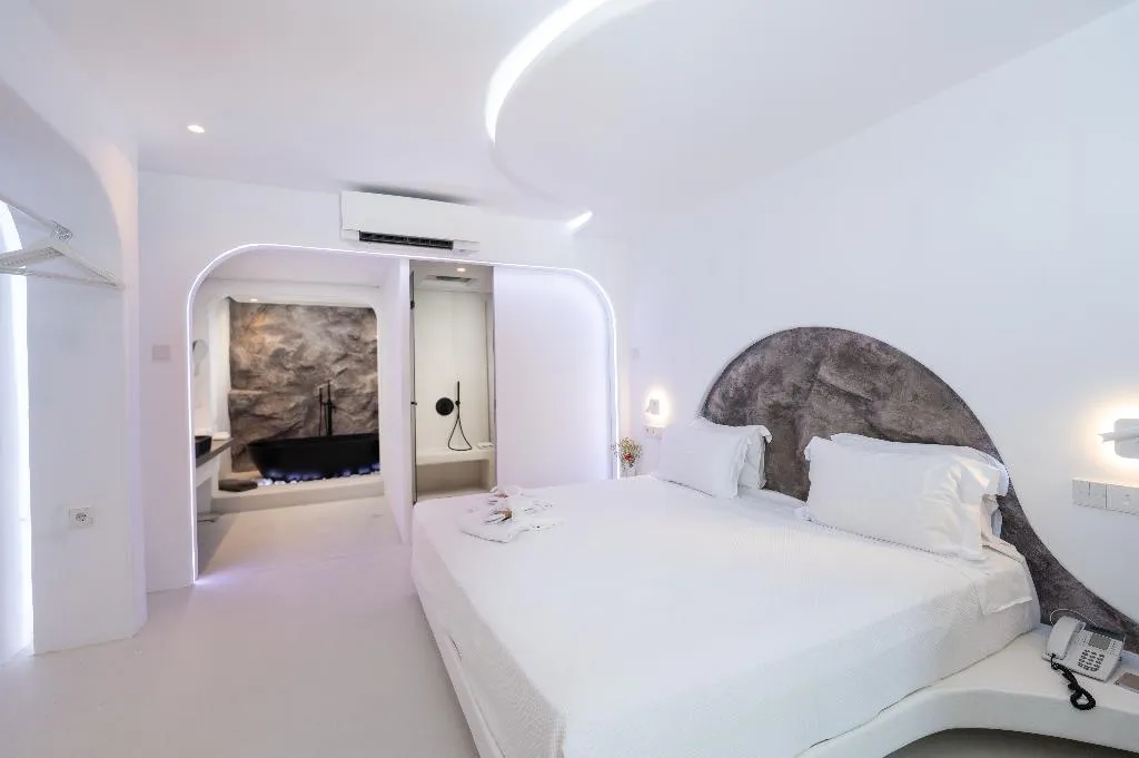 SUITE TWO BEDROOMS WITH PRIVATE POOL Room, Kivotos Mykonos, Mykonos