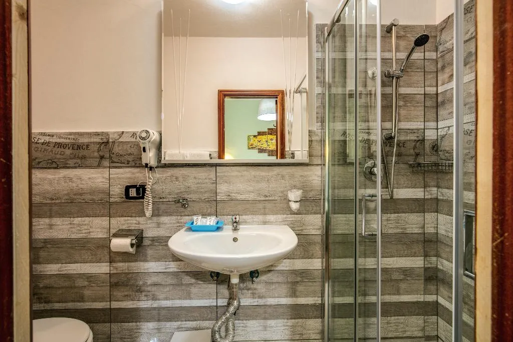 DOUBLE STANDARD Room, Basilea, Florence