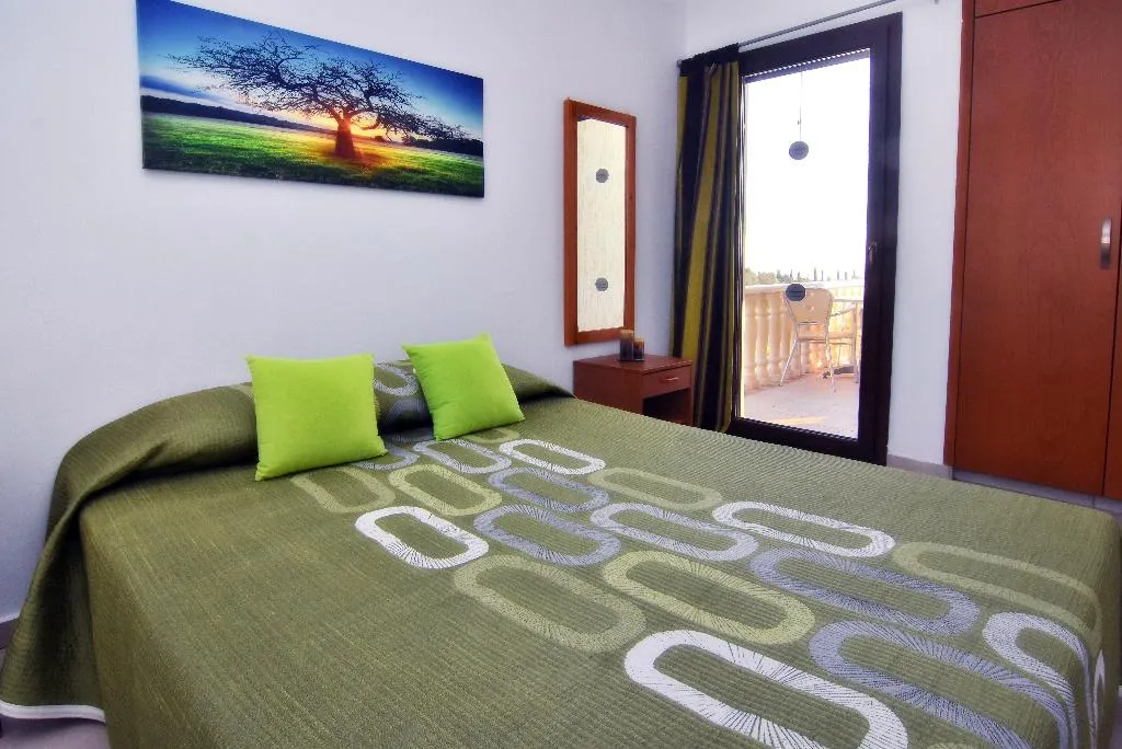 VILLA THREE BEDROOMS Room, Villa Agios Ilias, Cyprus