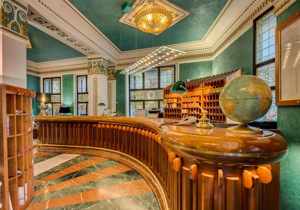 Lobby, Roma, Florence