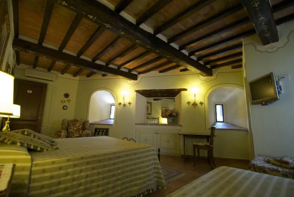Room, Albergo Torre Sangiovanni, Perugia
