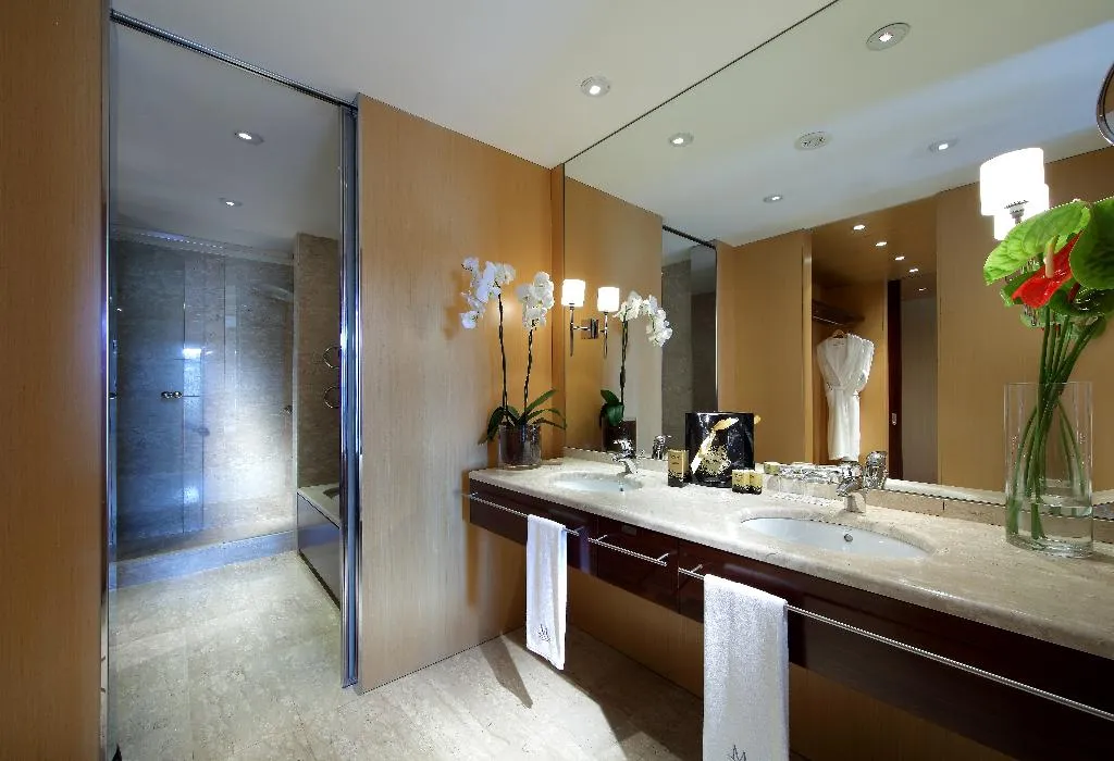 SUITE CAPACITY 4 Room, Eurostars Grand Marina GL, Barcelona