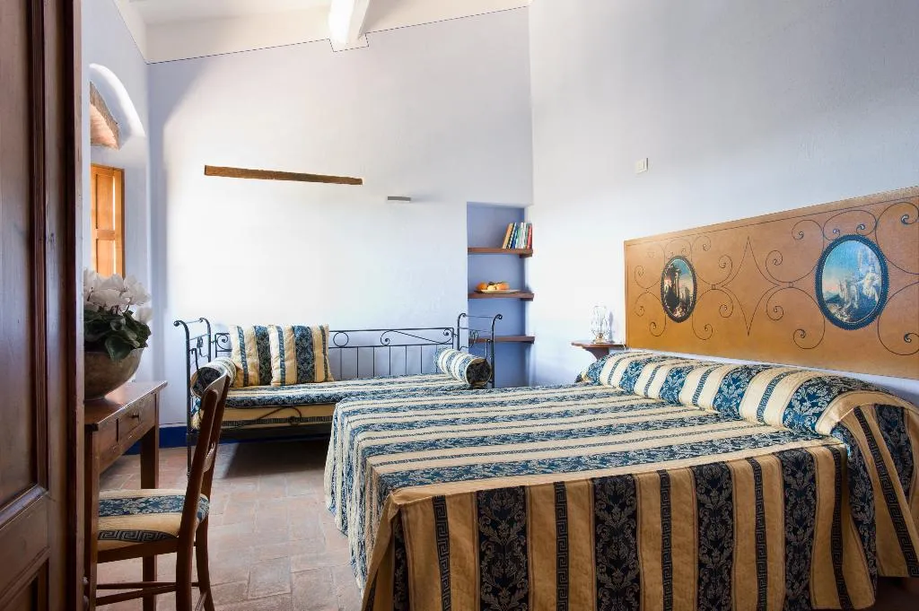 TRIPLE CLASSIC Room, Poderi Arcangelo Agriturismo Farmhouse, Florence