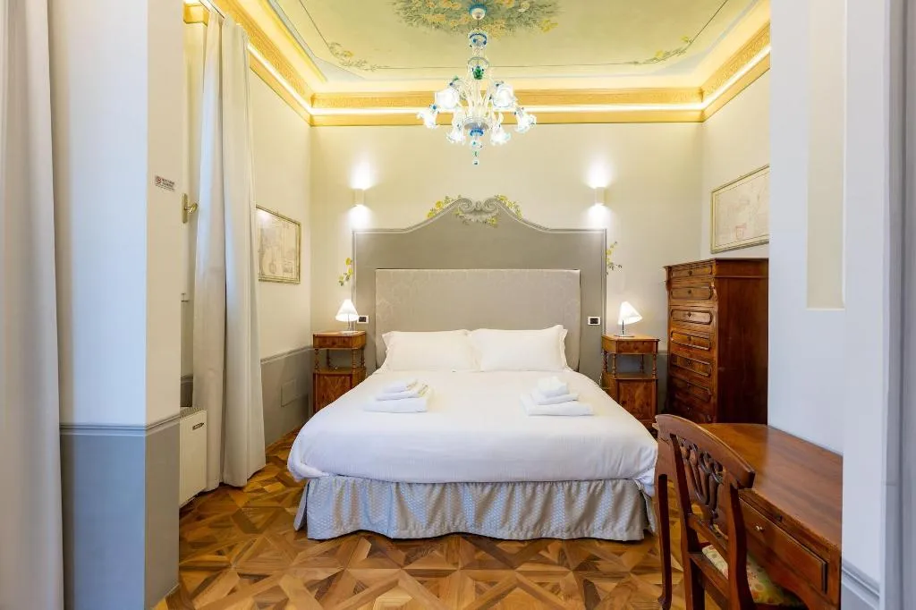 Room, Villa Tortorelli, Florence