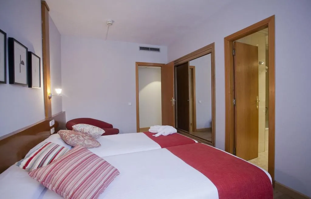 JUNIOR SUITE TWO BEDS Room, Muralto Madrid Princesa, Madrid