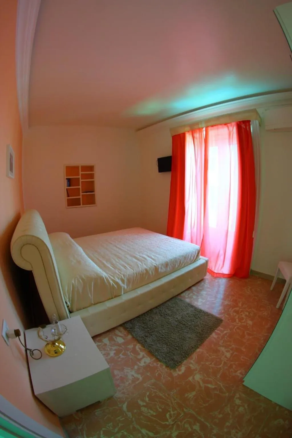 Room, Gualtiero Camere E Suite, Catania