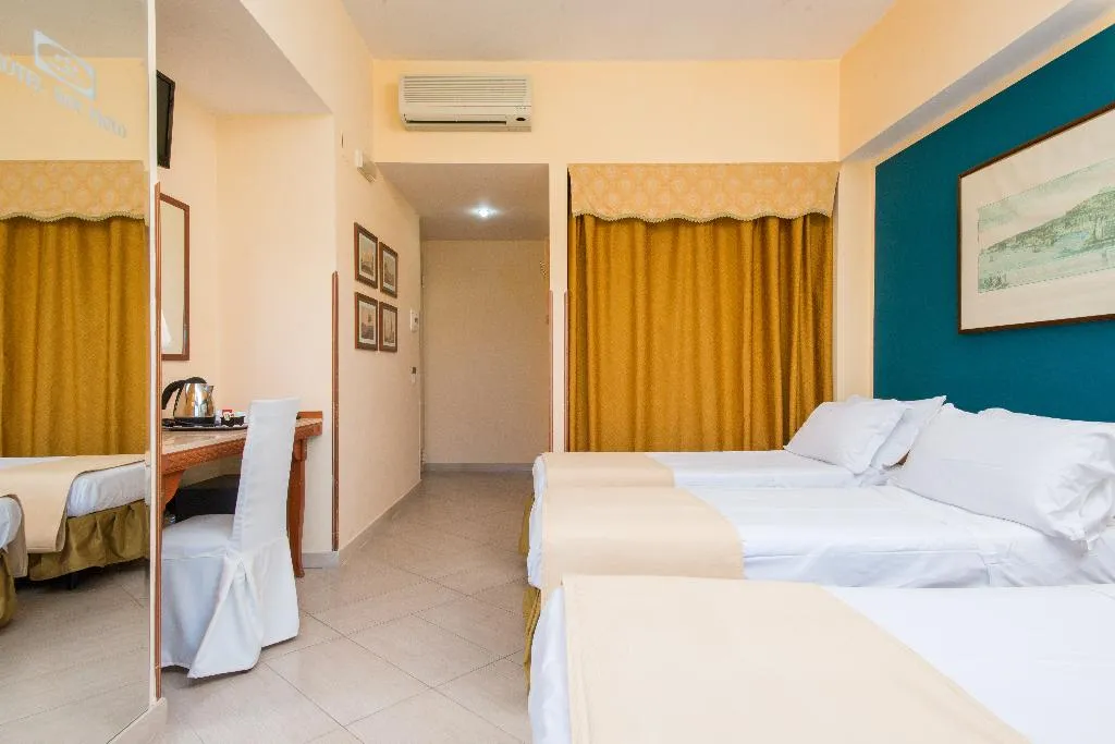 TRIPLE STANDARD Room, San Paolo, Naples