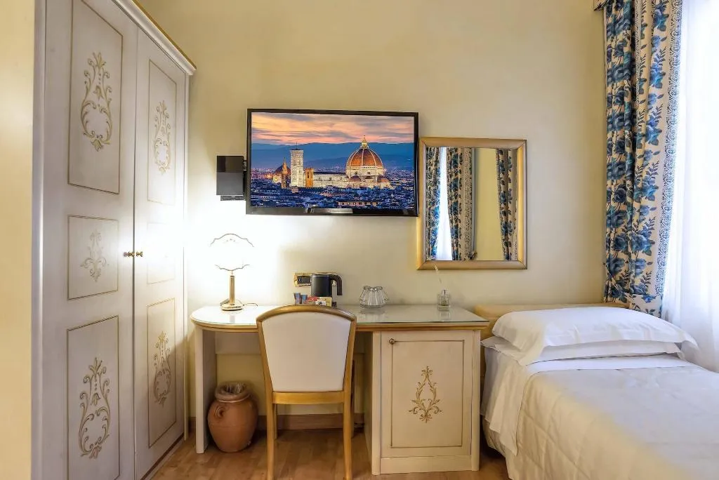 TRIPLE TWO BEDS Room, Alba Palace, Florence