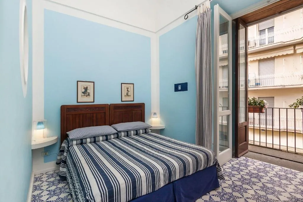 Room, Casa Astarita, Naples