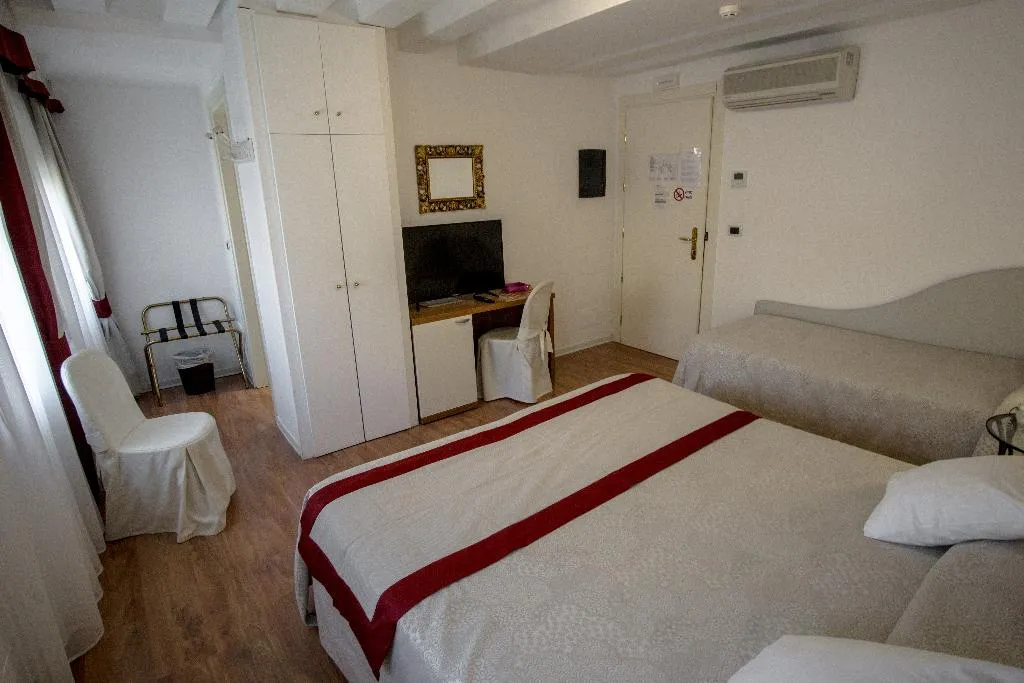 TRIPLE STANDARD Room, Antigo Trovatore, Venice