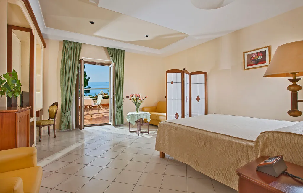 QUADRUPLE SUPERIOR Room, Eden Roc Positano, Naples