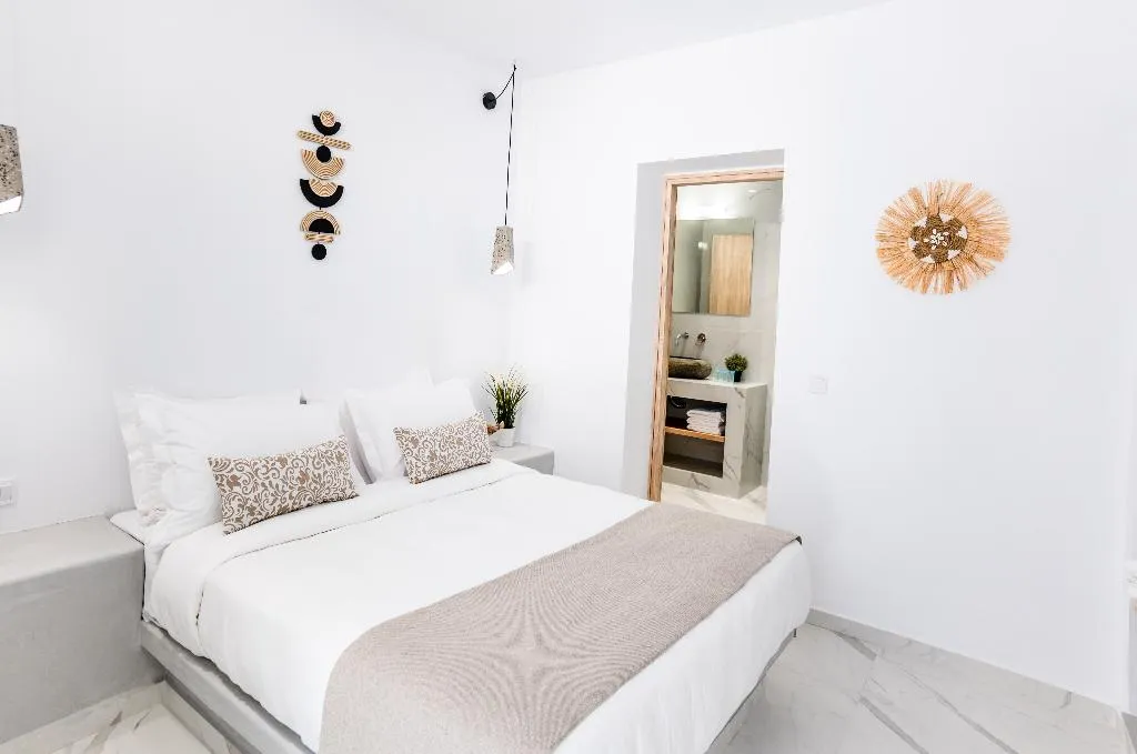 QUADRUPLE STANDARD Room, Kýma Perissa, Santorini