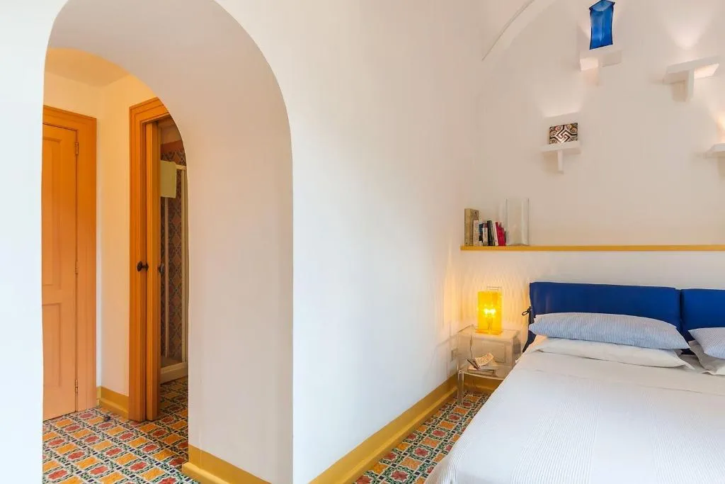Room, Casa Astarita, Naples