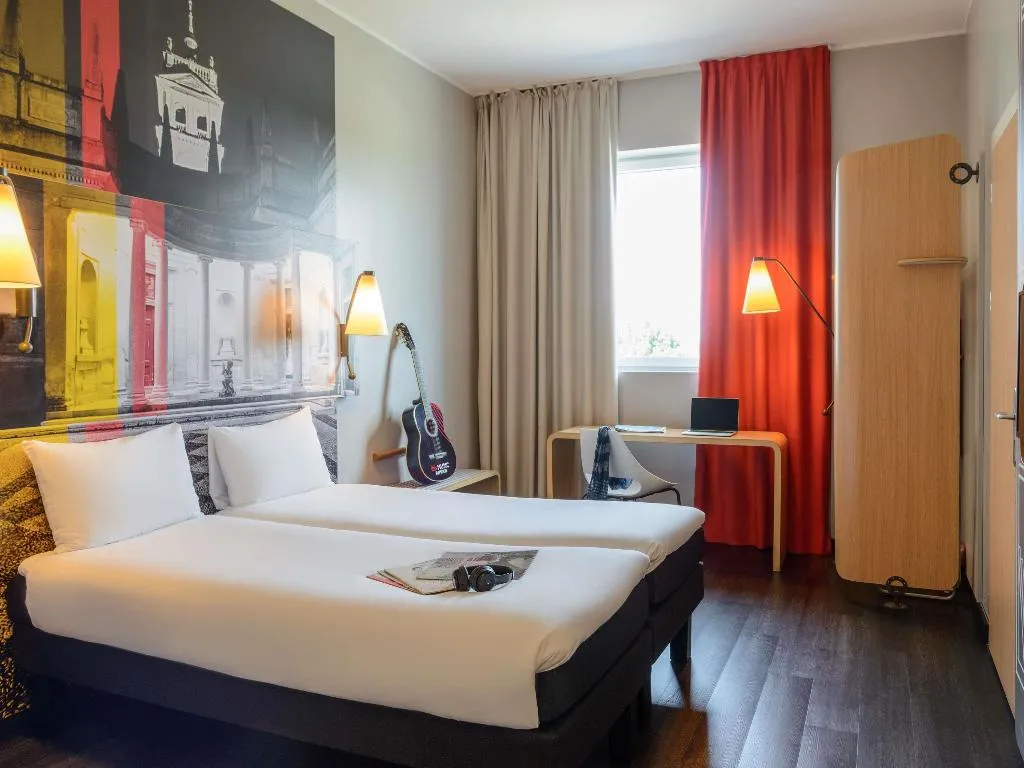 TWIN PREMIUM Room, ibis Milano Fiera, Milan