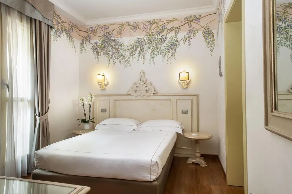 DOUBLE ECONOMY Room, Art Atelier, Florence