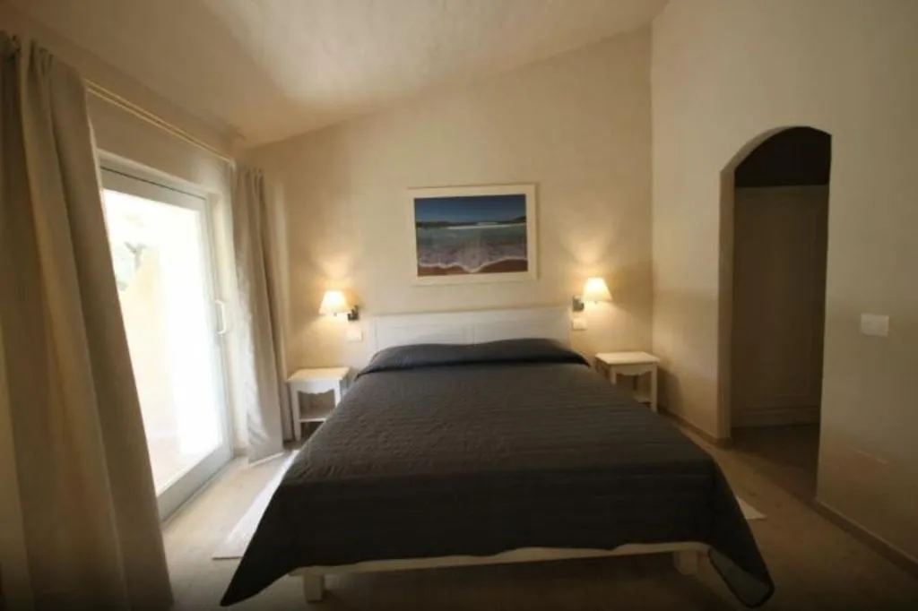 Room, Nibaru, Olbia