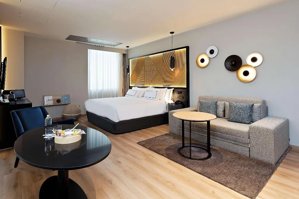 TRIPLE STANDARD Room, Melia Avenida America, Madrid