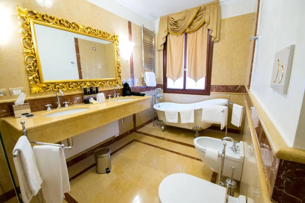 SUITE CAPACITY 4 Room, Cà Bonfadini Historic Experience, Venice