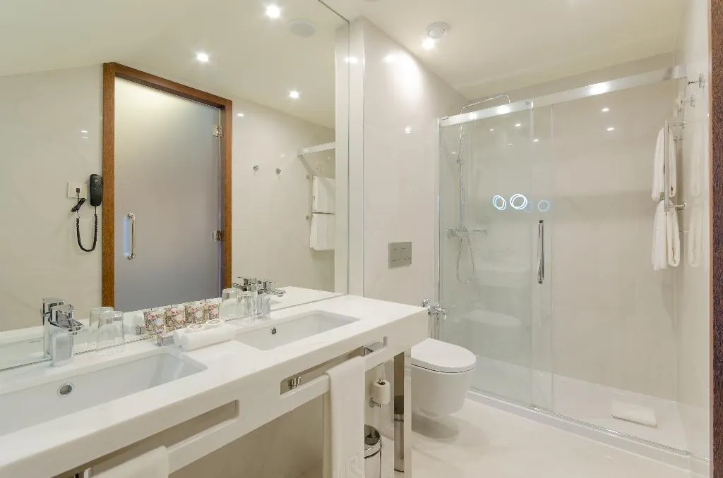 DOUBLE SUPERIOR Room, Turim Boulevard, Lisbon