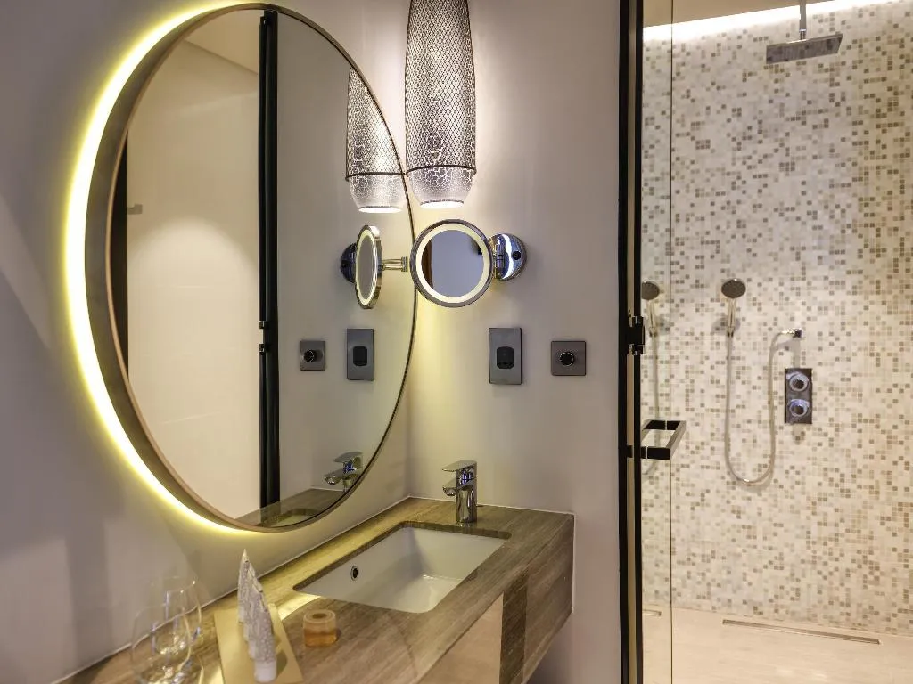 TWIN PREMIUM Room, Grand Mercure Dubai City, Dubai