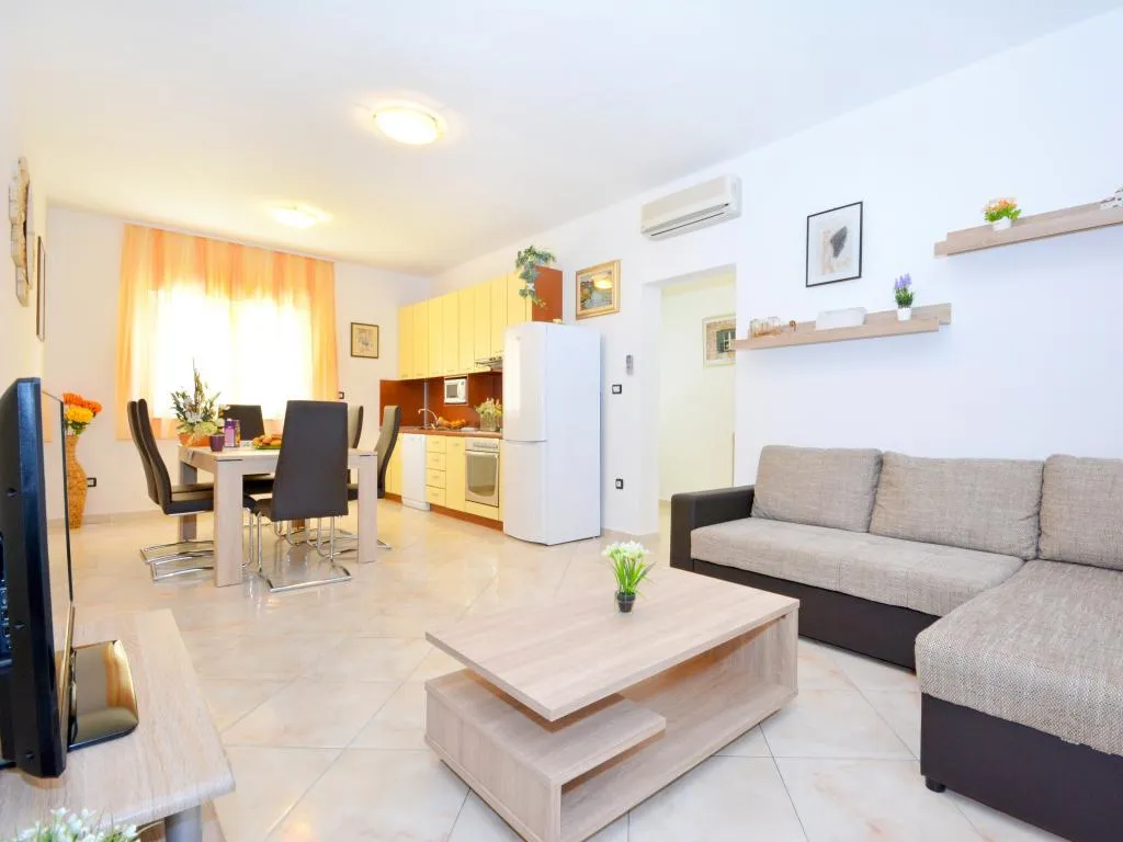 APARTMENT CAPACITY 4 Room, Apartments Elza, Split