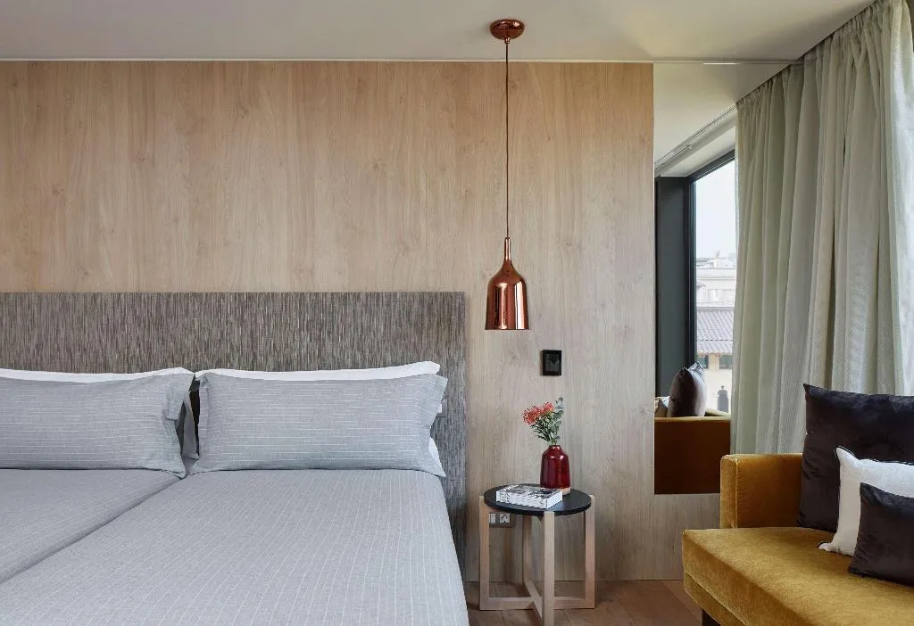 SUITE WITH JACUZZI Room, ME Barcelona, Barcelona