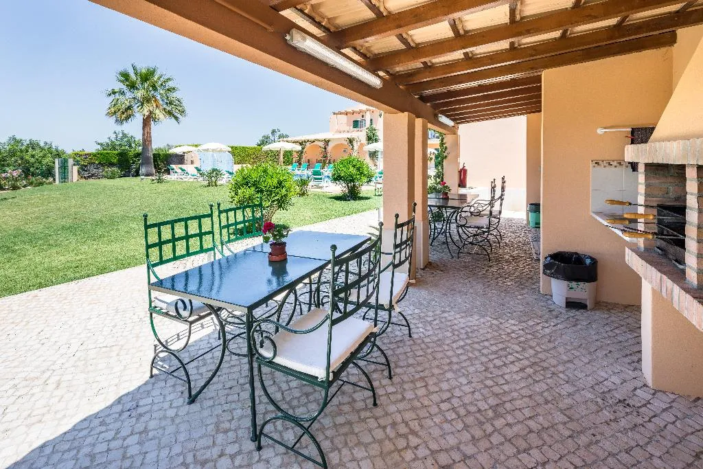 Terrace, Apartamentos Monte dos Avós, Albufeira, Algarve