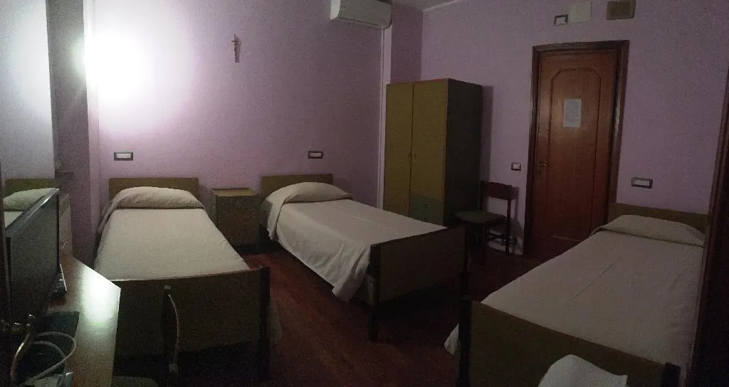 QUADRUPLE STANDARD Room, Casa Nostra Signora (Casa per Ferie), Rome