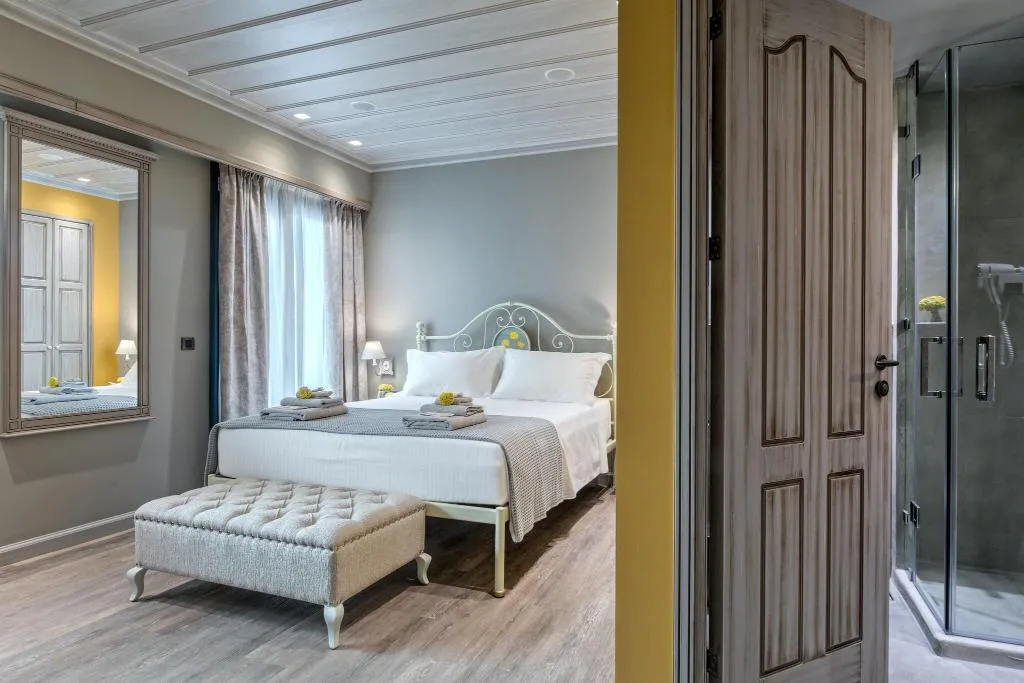 STUDIO QUEEN SIZE BED Room, Estia Boutique Apartments, Athens