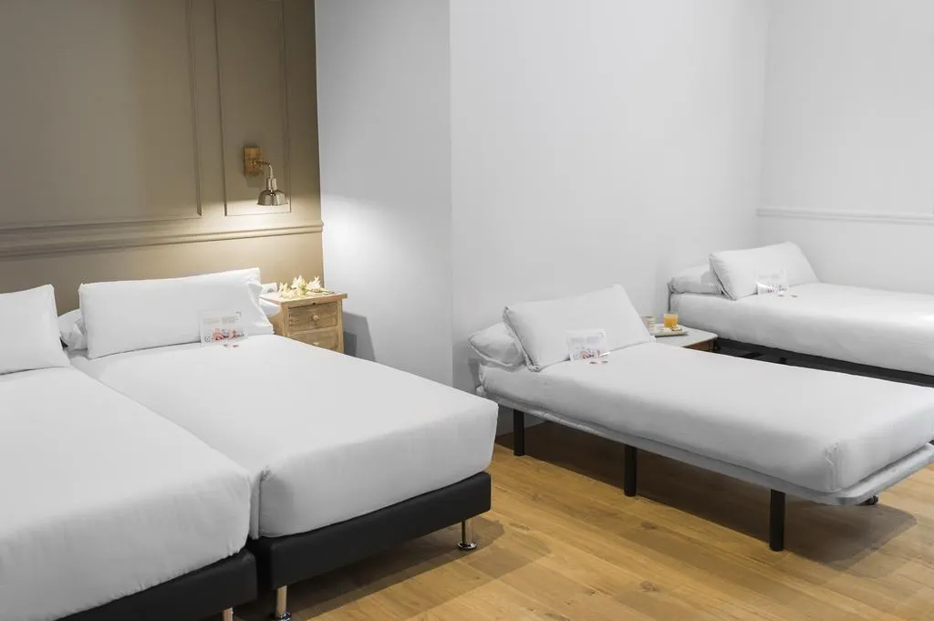 QUADRUPLE STANDARD Room, Meson Castilla Atiram Hotel, Barcelona