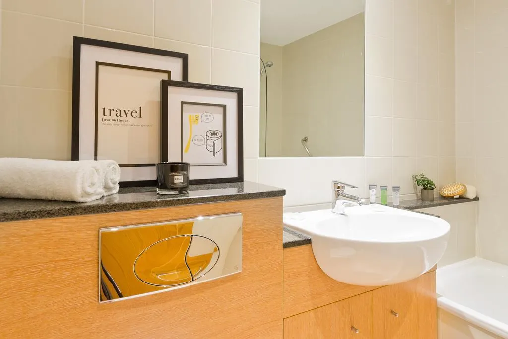 APARTMENT TWO BEDROOMS Room, Five Lamps Suites, Dublin