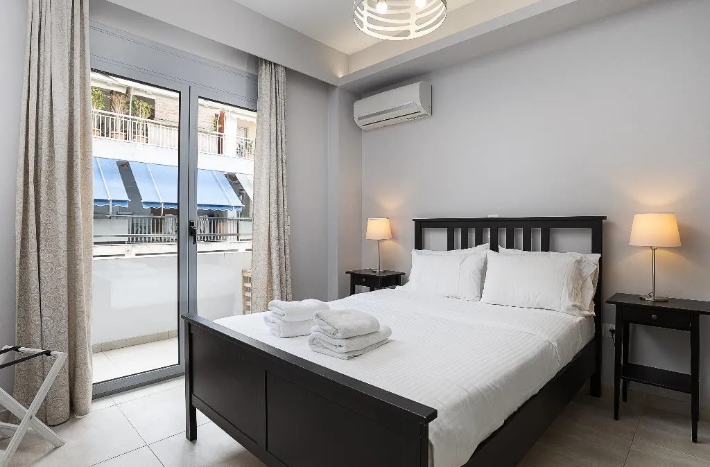 SUITE ONE BEDROOM WITH AIR CONDITIONING Room, Omnia Pagrati Apartments, Athens