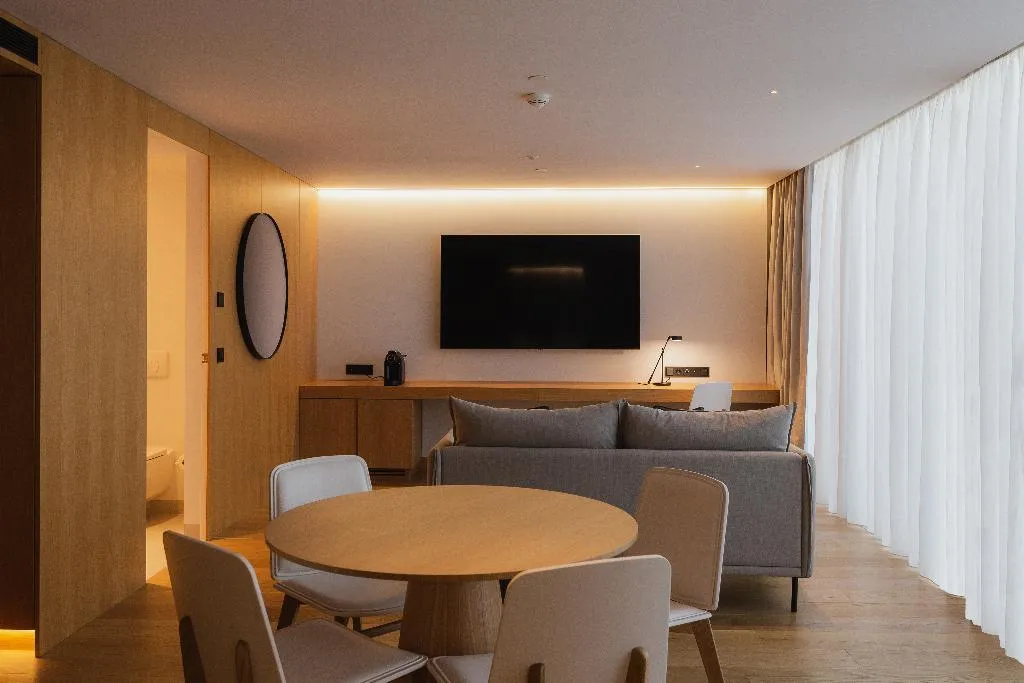 SUITE CITY VIEW Room, Lumen Hotel and The Lisbon Light Show, Lisbon