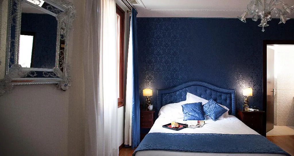 JUNIOR SUITE CANAL VIEW Room, Ca' d'Oro, Venice