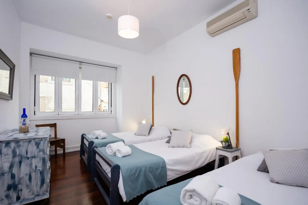 TRIPLE CAPACITY 3 Room, Kais do Sol, Lisbon