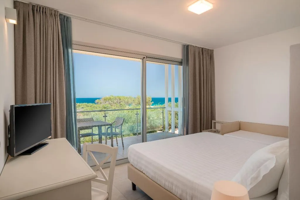 TRIPLE SEA FRONT Room, Bellevue Resort Sardinia Affiliated By Melia, Alghero