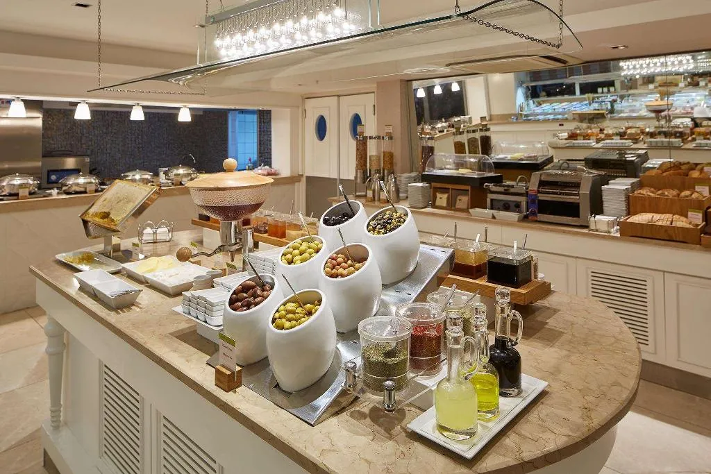 Restaurant, DoubleTree By Hilton Izmir Alsancak, Izmir