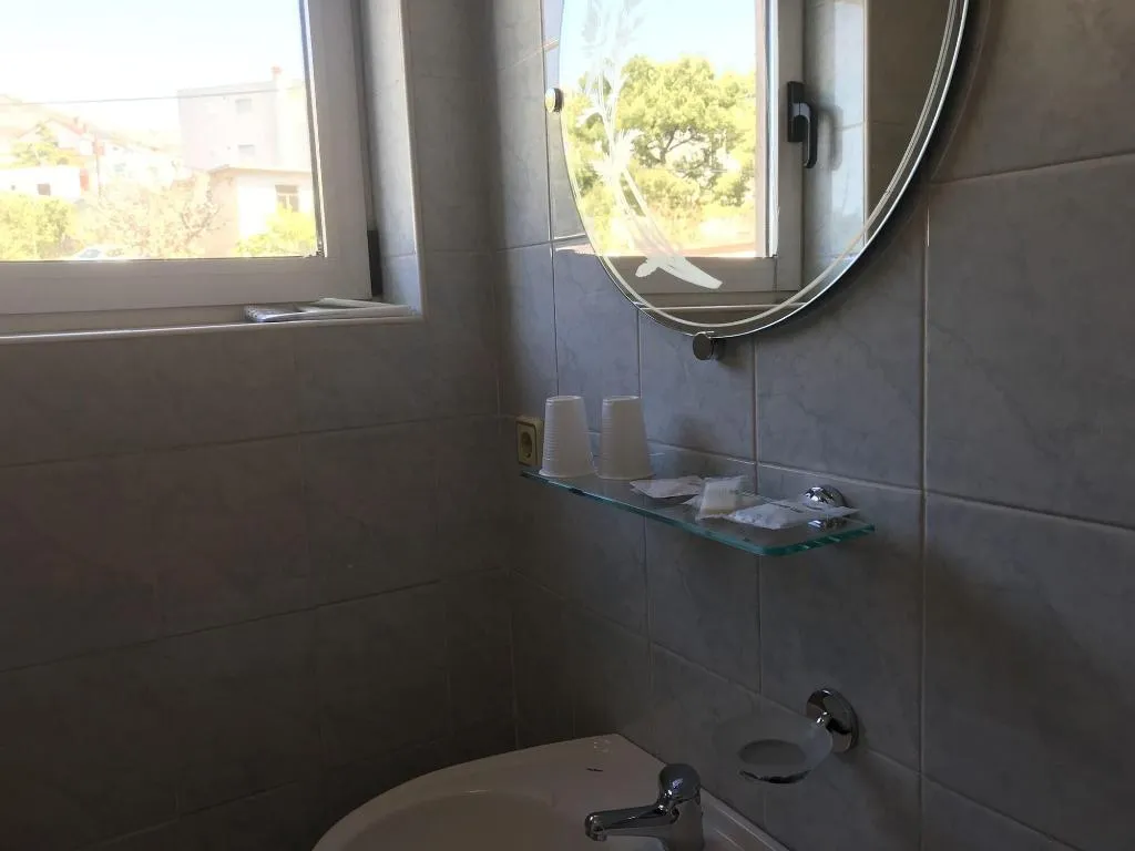 Room, Pink Inn, Split