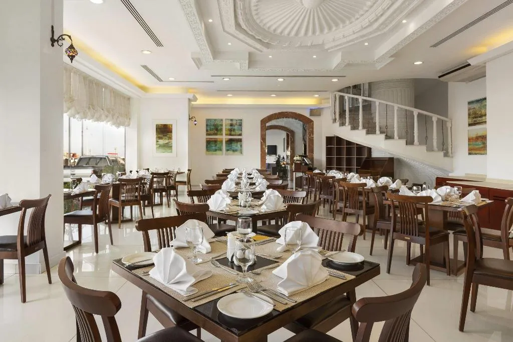 Restaurant, Ramada By Wyndham Beach Hotel Ajman, Dubai