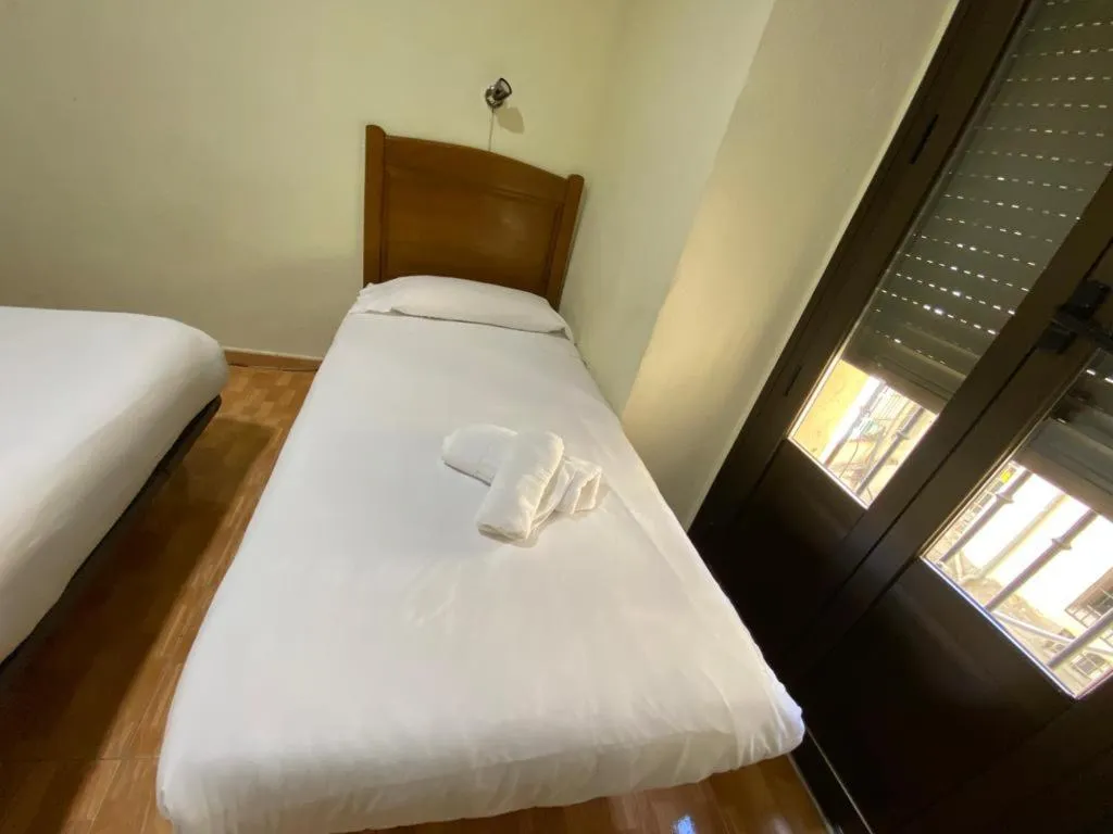 TRIPLE STANDARD Room, Hostal MYD Los Perales, Madrid