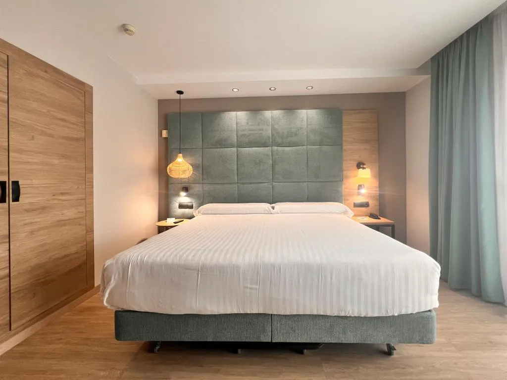 DOUBLE SUPERIOR Room, Sercotel Maya Alicante, Costa Blanca