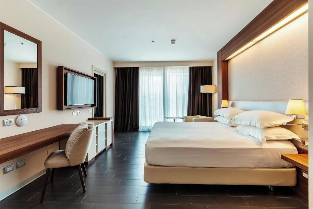 DOUBLE DELUXE KING BED Room, Delta Hotels By Marriott Olbia Sardinia, Olbia