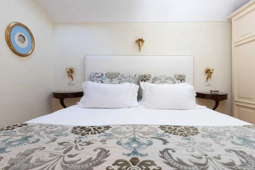 DOUBLE CLASSIC QUEEN BED Room, Palazzo Marziale, Naples
