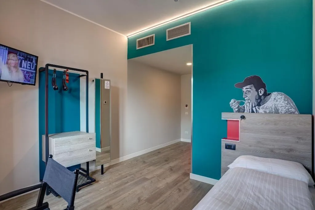 Room, Meininger Roma Termini, Naples