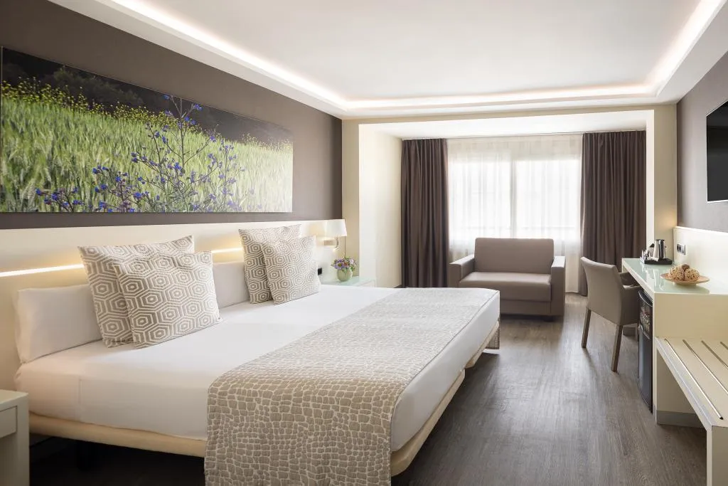 TRIPLE MOUNTAIN VIEW Room, Calipolis, Costa Brava