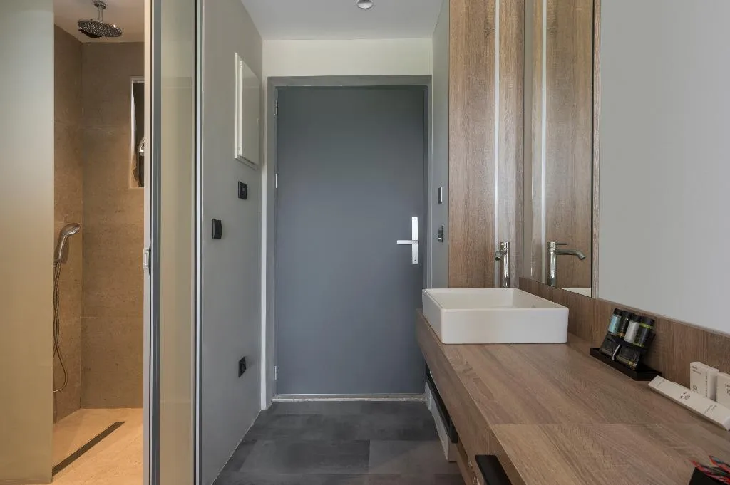 SUITE WITH JACUZZI Room, Mare Village Hotel, Crete