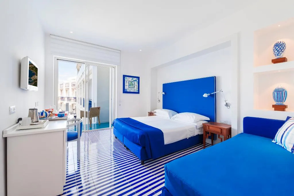 TRIPLE SEA VIEW Room, Delfino, Naples