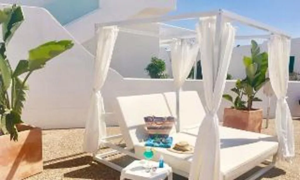 Sports and Entertainment, Hyde Park Lane, Lanzarote
